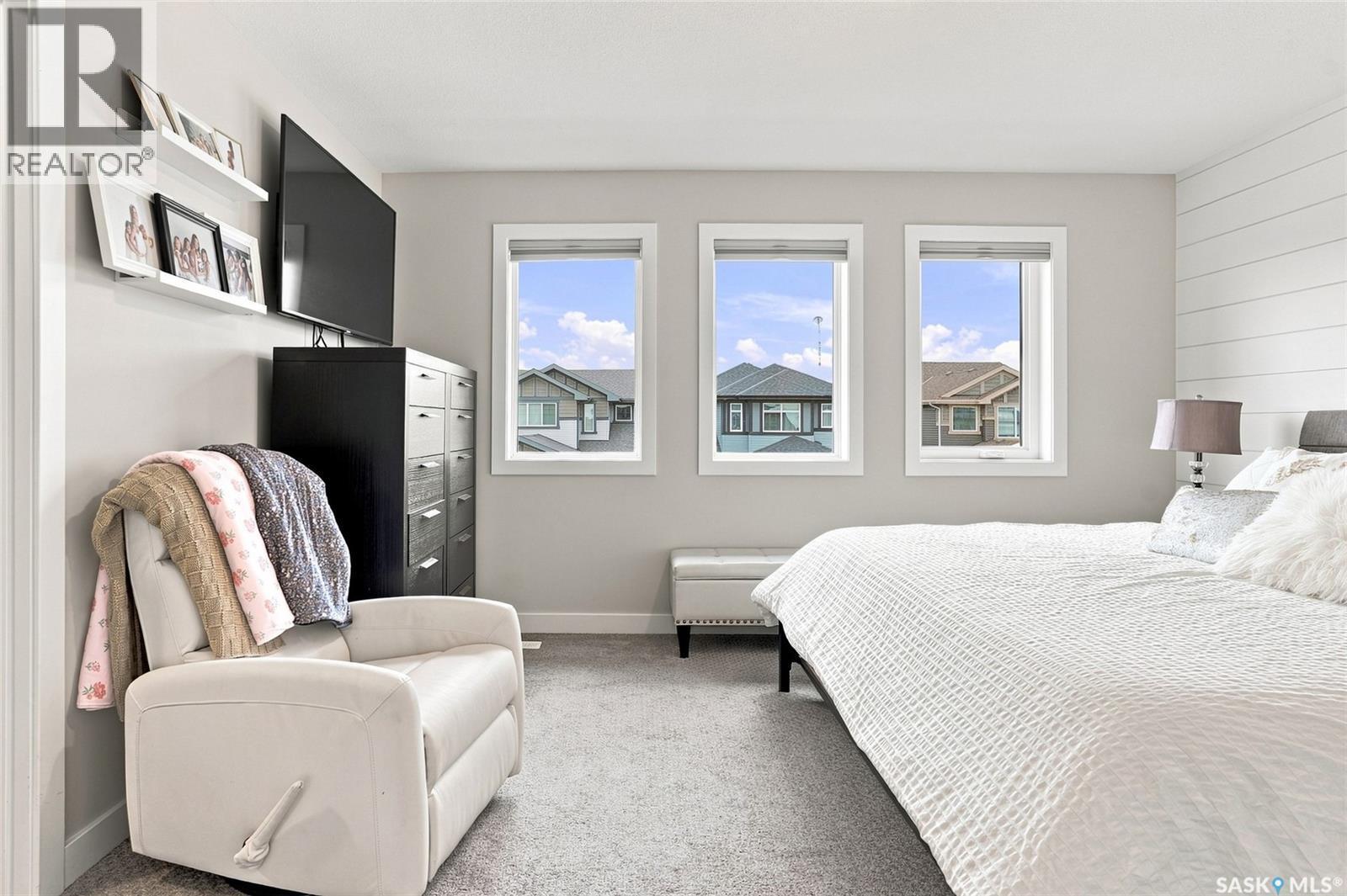 222 Dubois Crescent, Saskatoon, SK - Indoor Photo Showing Bedroom