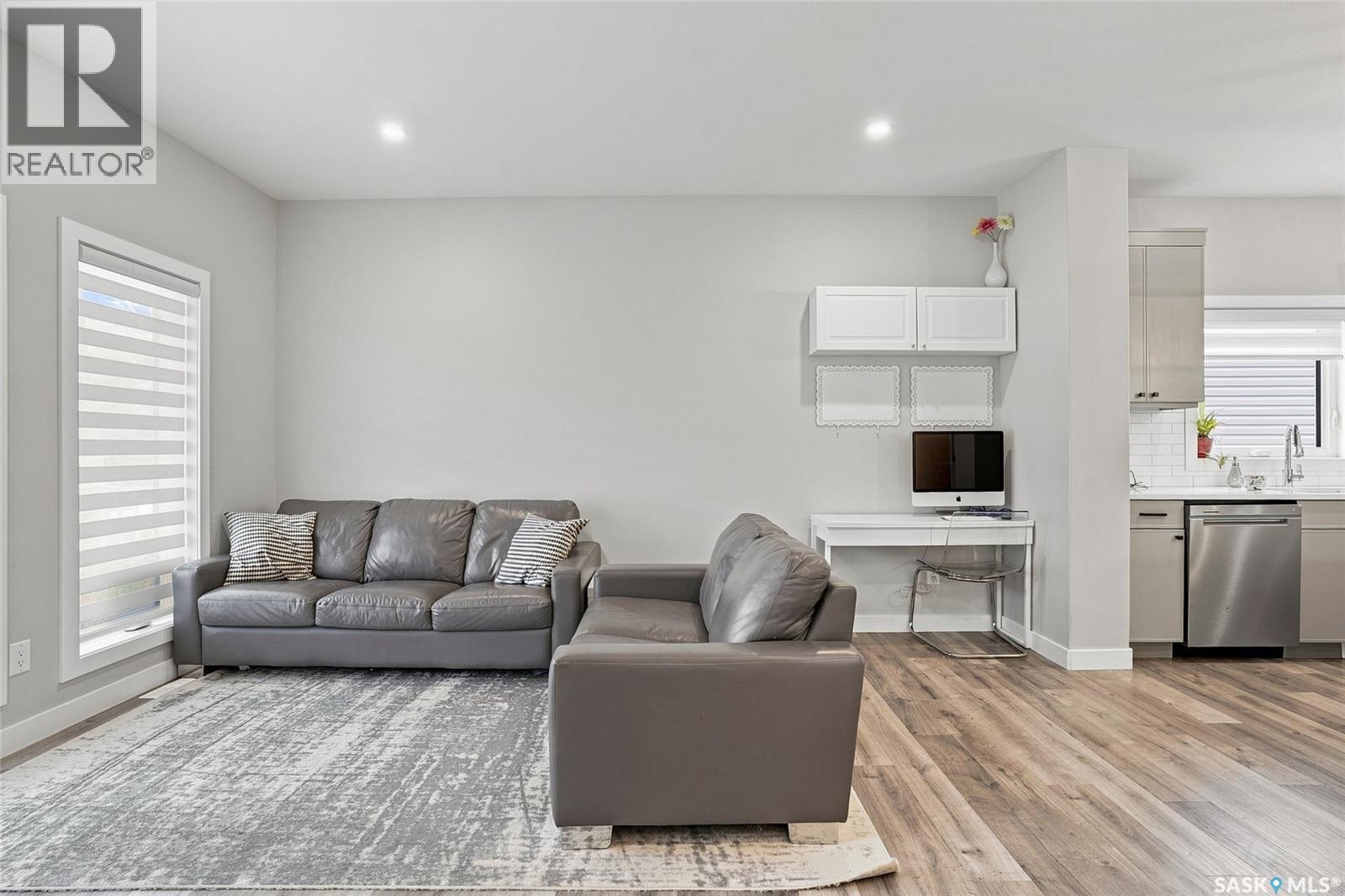 222 Dubois Crescent, Saskatoon, SK - Indoor Photo Showing Living Room