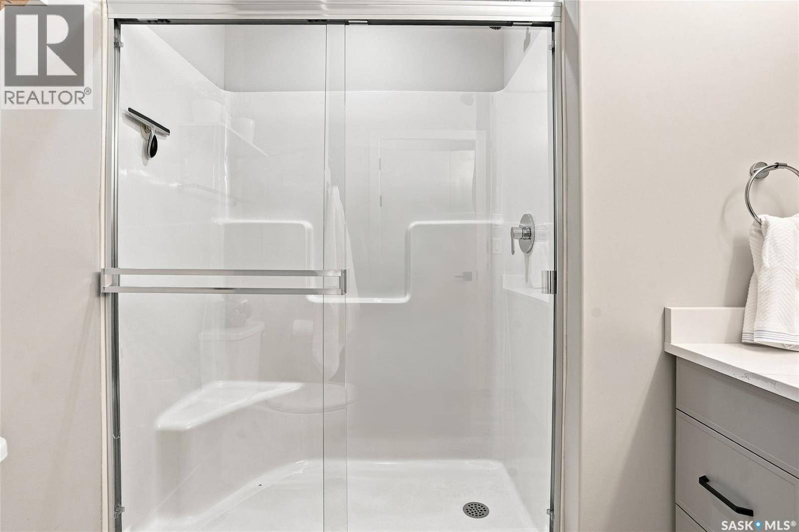 222 Dubois Crescent, Saskatoon, SK - Indoor Photo Showing Bathroom