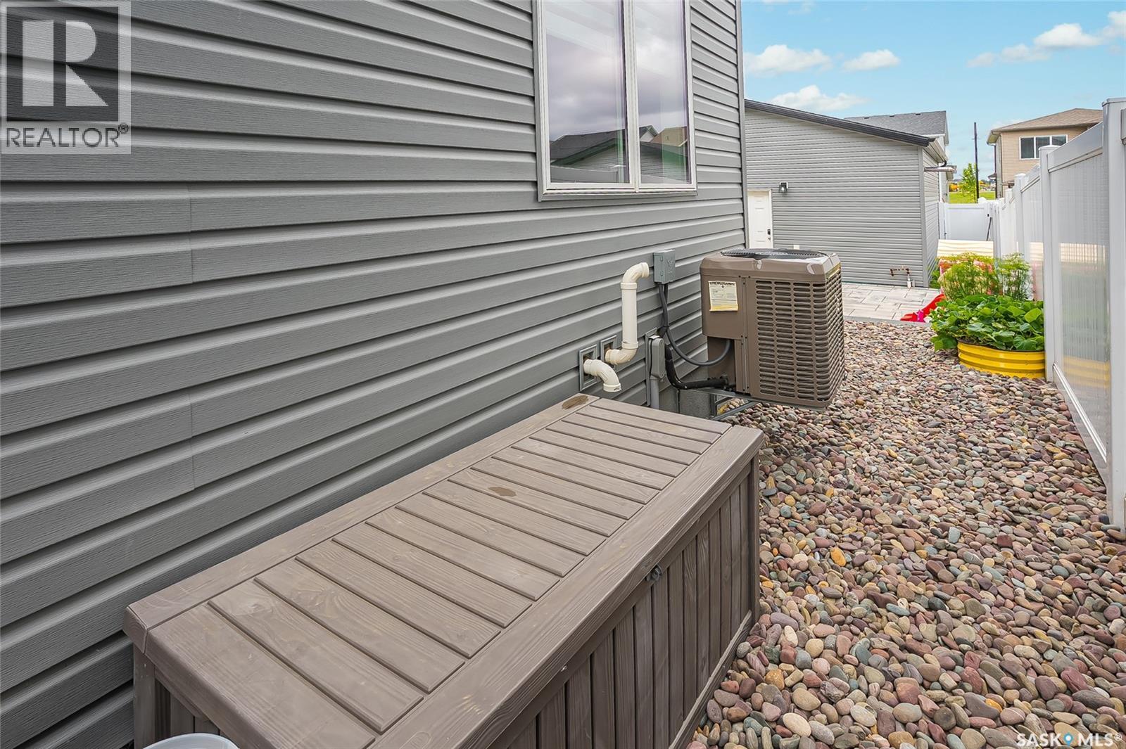 222 Dubois Crescent, Saskatoon, SK - Outdoor