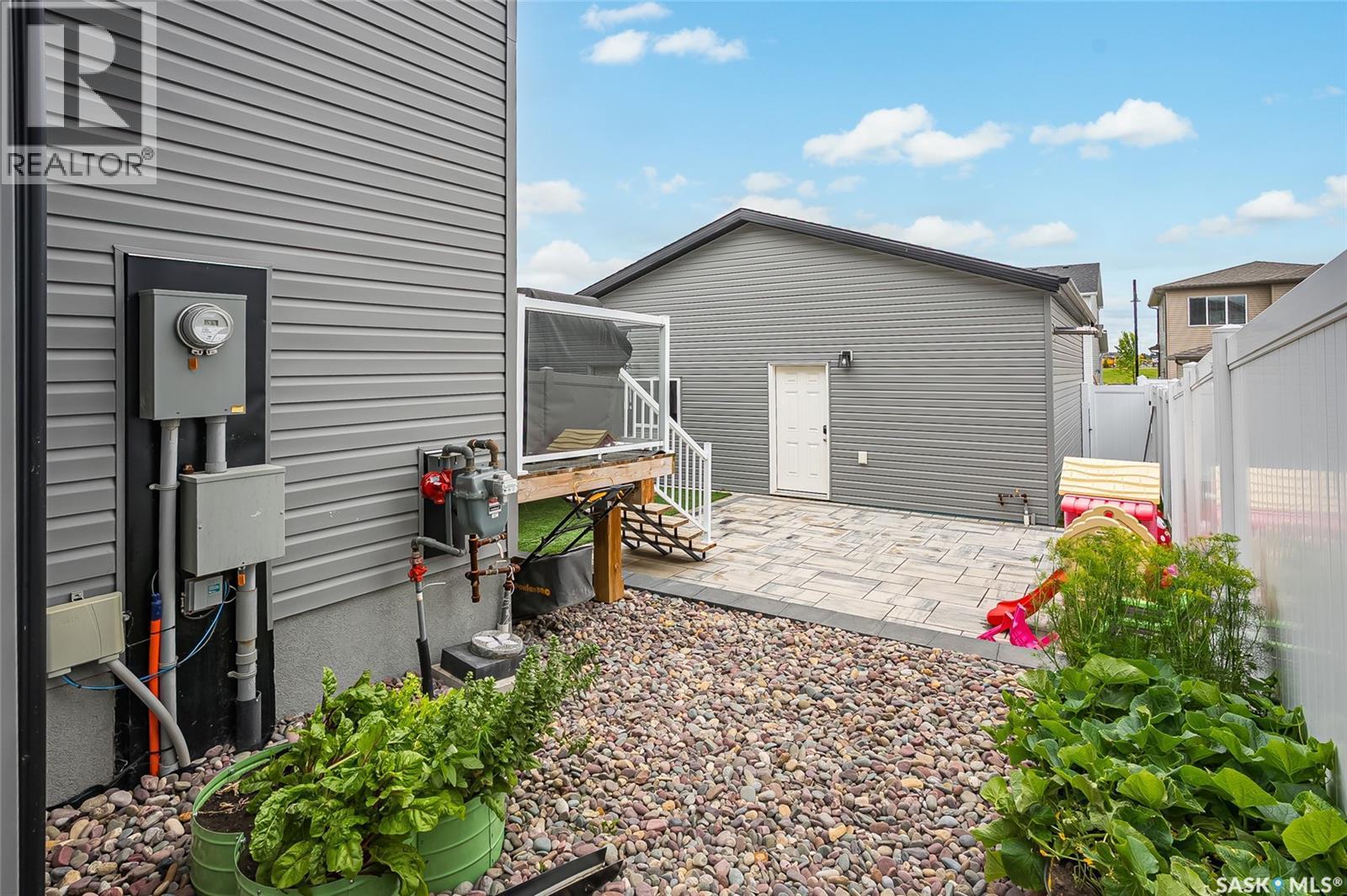 222 Dubois Crescent, Saskatoon, SK - Outdoor With Exterior