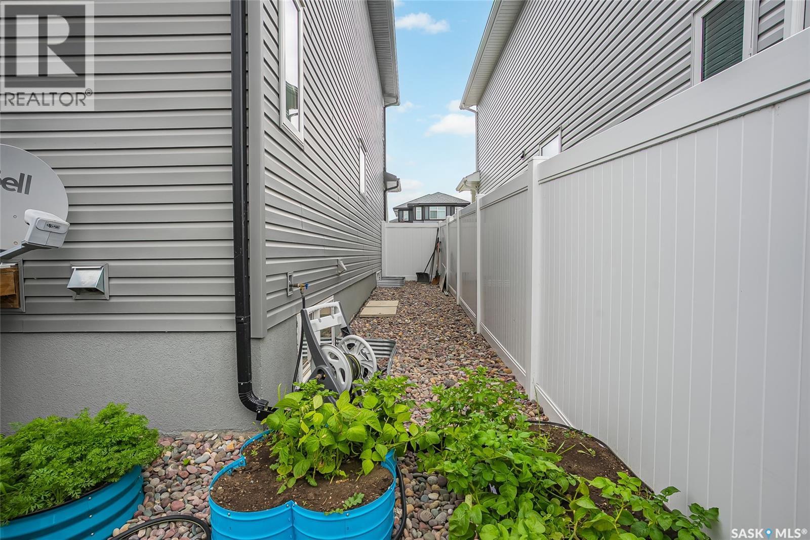222 Dubois Crescent, Saskatoon, SK - Outdoor With Exterior