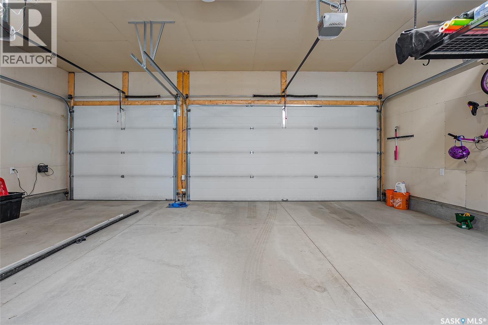 222 Dubois Crescent, Saskatoon, SK - Indoor Photo Showing Garage