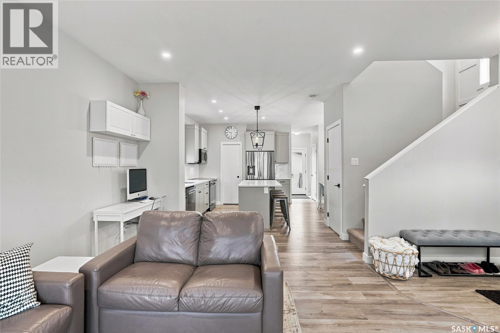 222 Dubois Crescent, Saskatoon, SK - Indoor Photo Showing Living Room