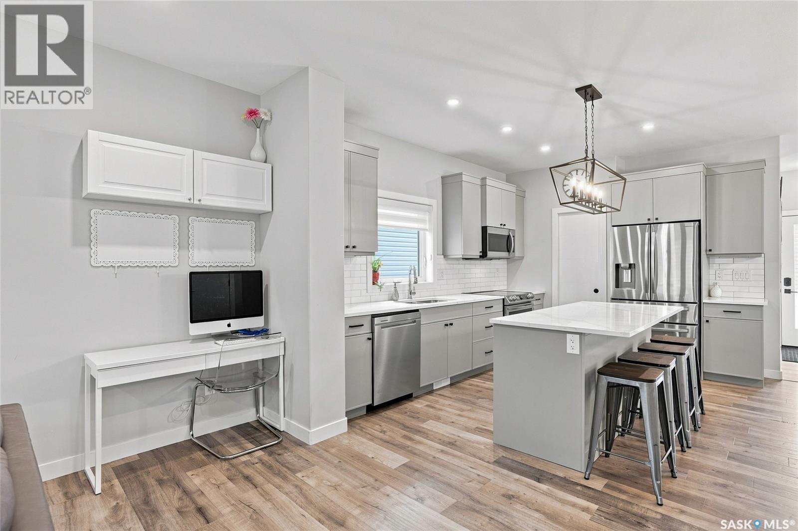 222 Dubois Crescent, Saskatoon, SK - Indoor Photo Showing Kitchen With Upgraded Kitchen
