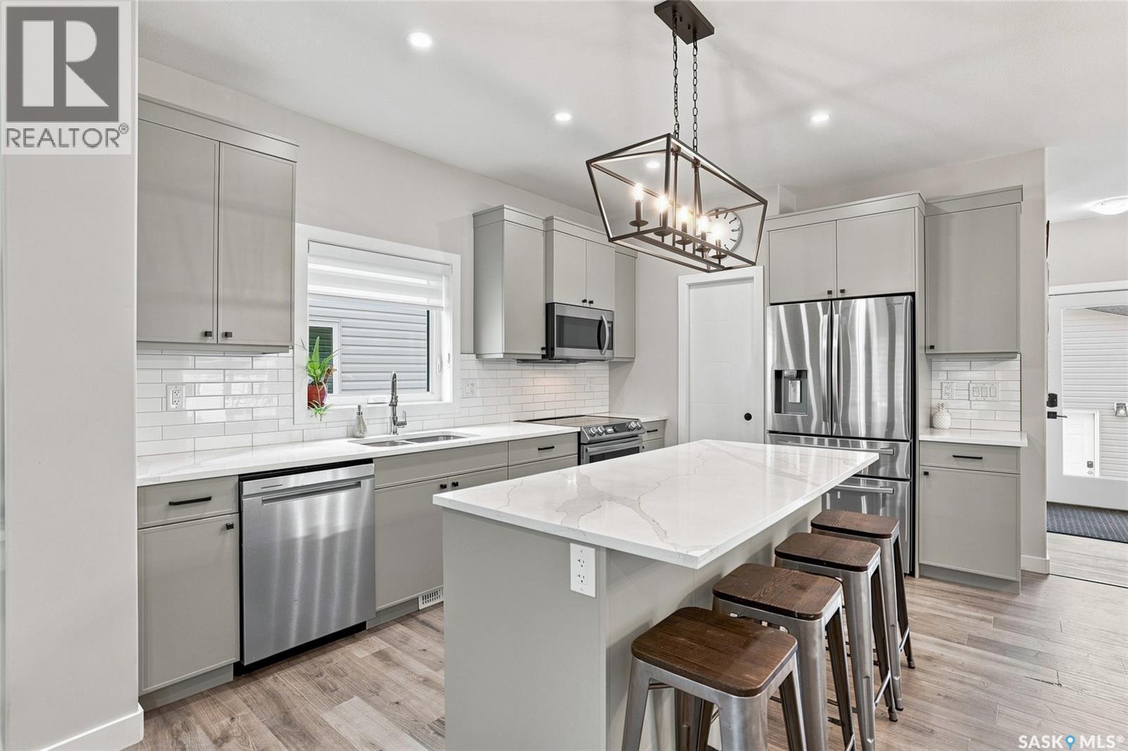 222 Dubois Crescent, Saskatoon, SK - Indoor Photo Showing Kitchen With Upgraded Kitchen