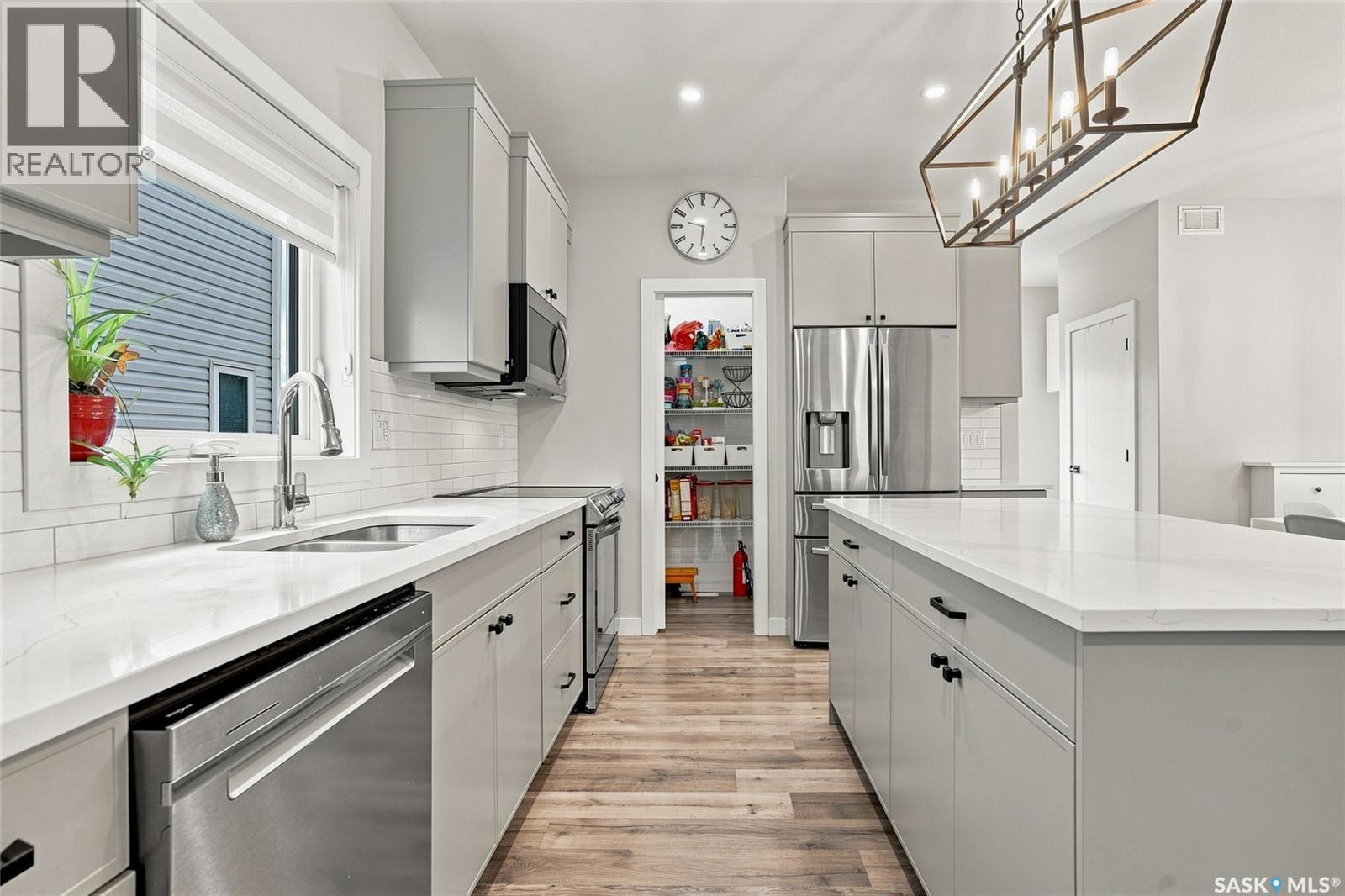 222 Dubois Crescent, Saskatoon, SK - Indoor Photo Showing Kitchen With Double Sink With Upgraded Kitchen