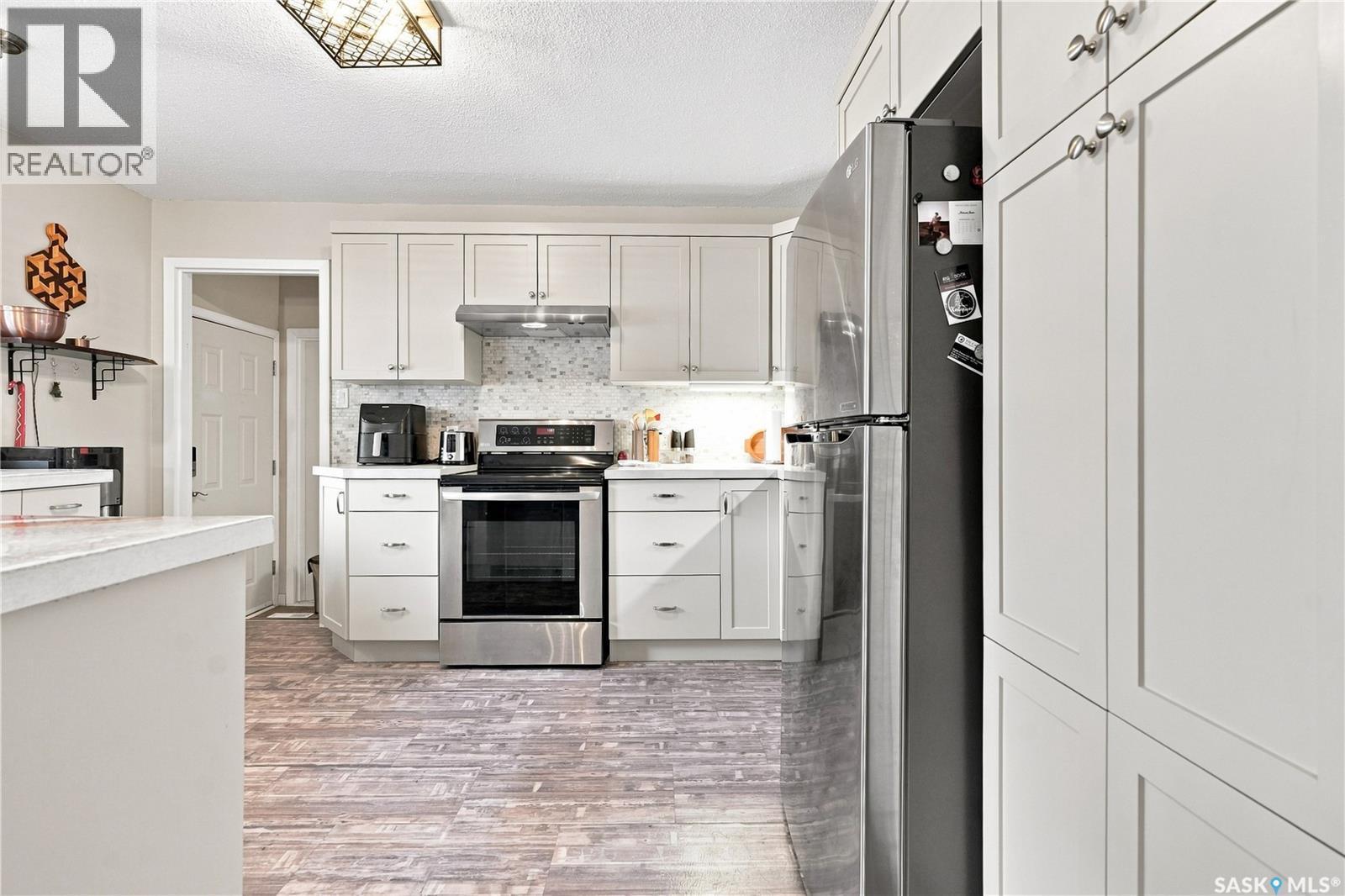 2 Springstein Avenue, Regina, SK - Indoor Photo Showing Kitchen With Stainless Steel Kitchen