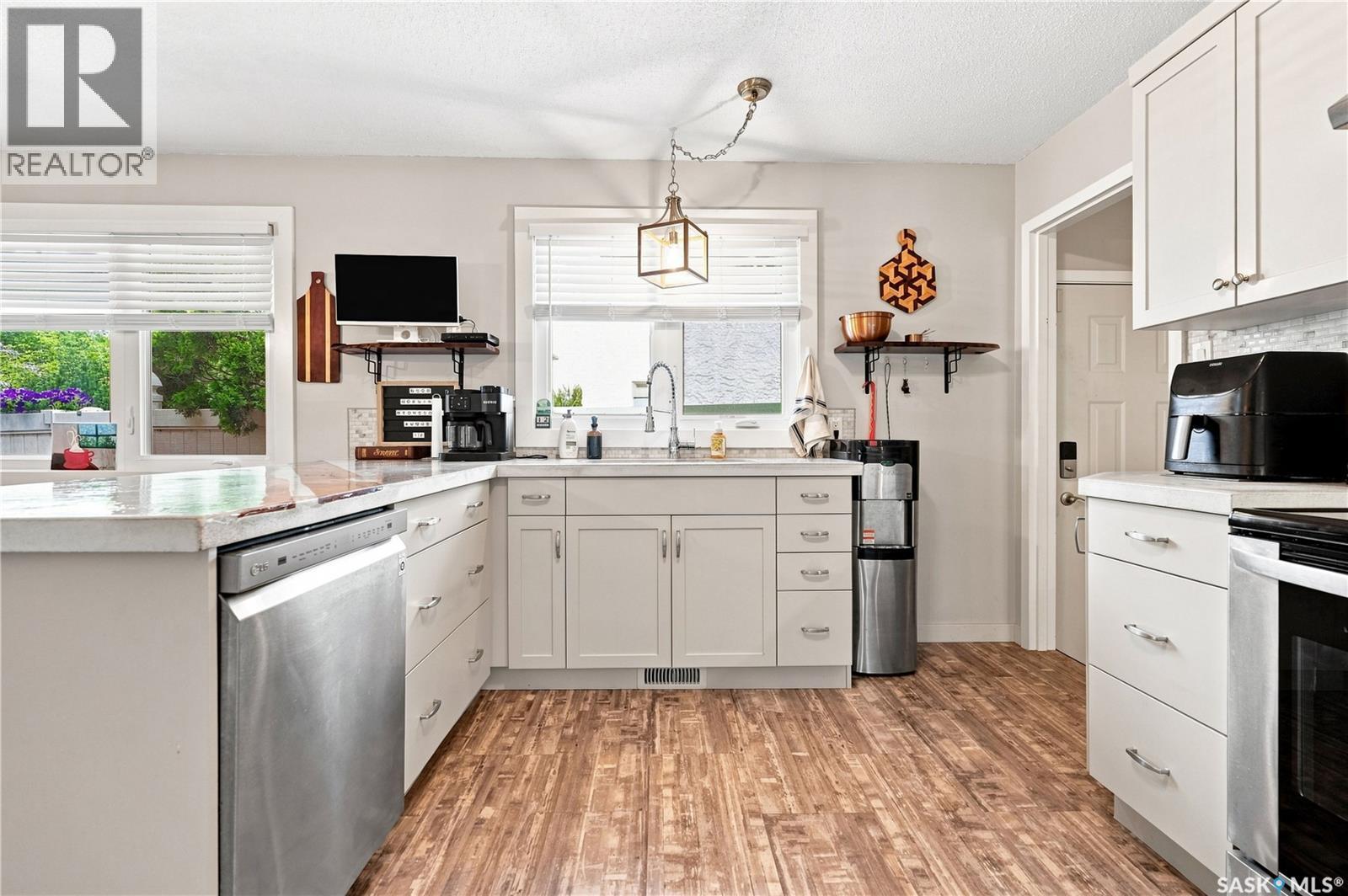 2 Springstein Avenue, Regina, SK - Indoor Photo Showing Kitchen