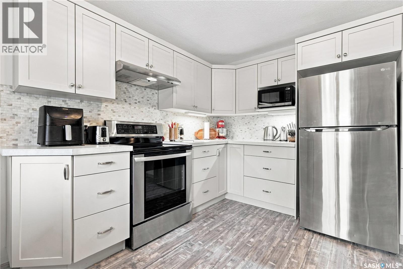2 Springstein Avenue, Regina, SK - Indoor Photo Showing Kitchen With Stainless Steel Kitchen