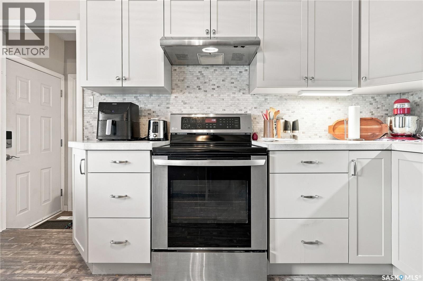 2 Springstein Avenue, Regina, SK - Indoor Photo Showing Kitchen