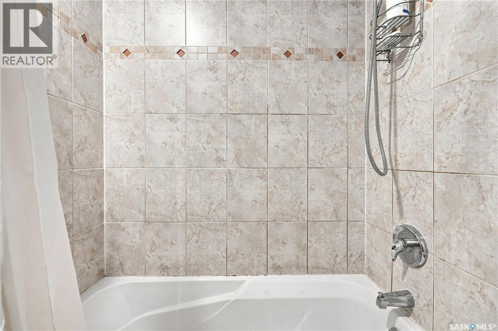 2 Springstein Avenue, Regina, SK - Indoor Photo Showing Bathroom