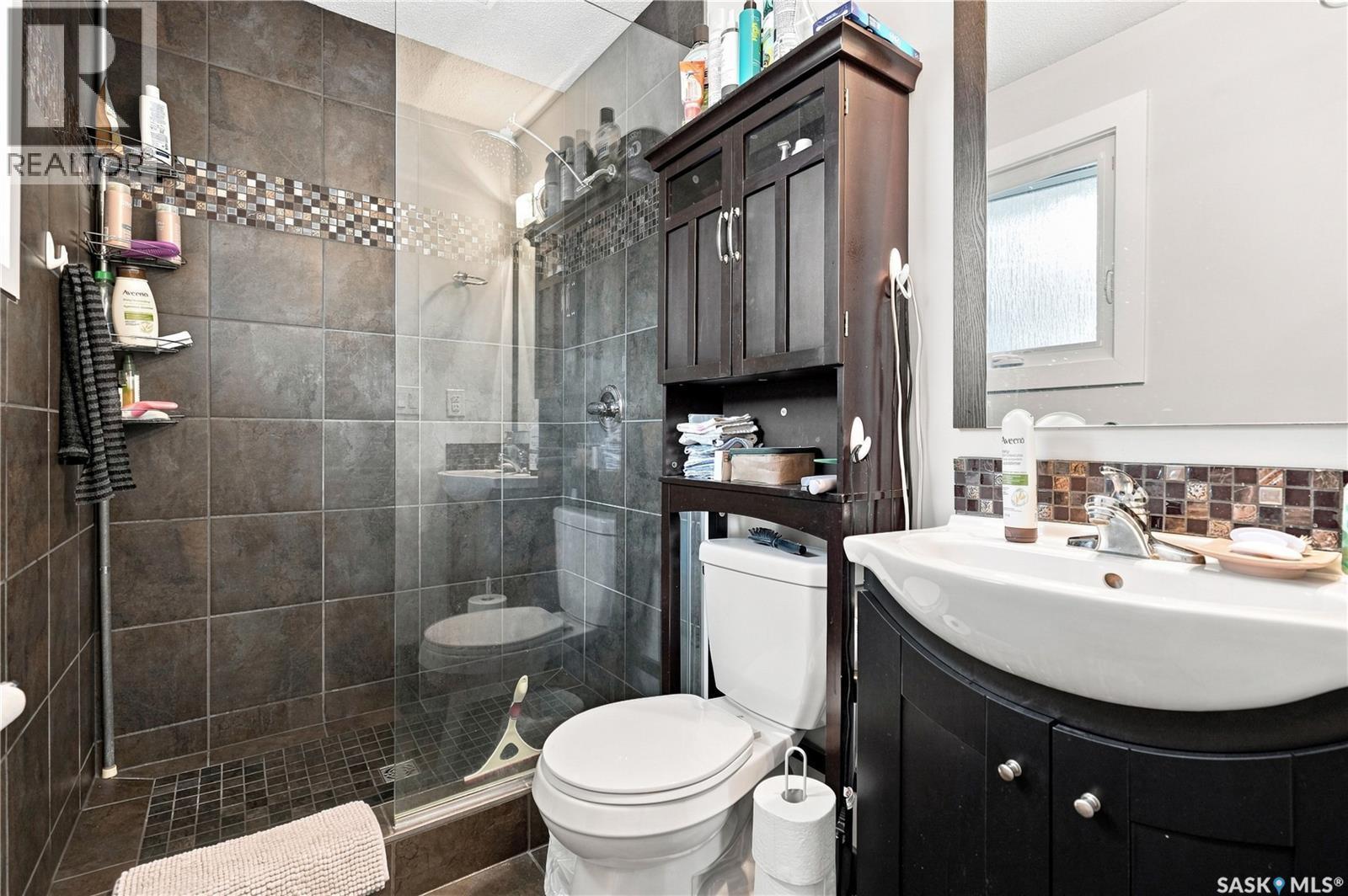 2 Springstein Avenue, Regina, SK - Indoor Photo Showing Bathroom