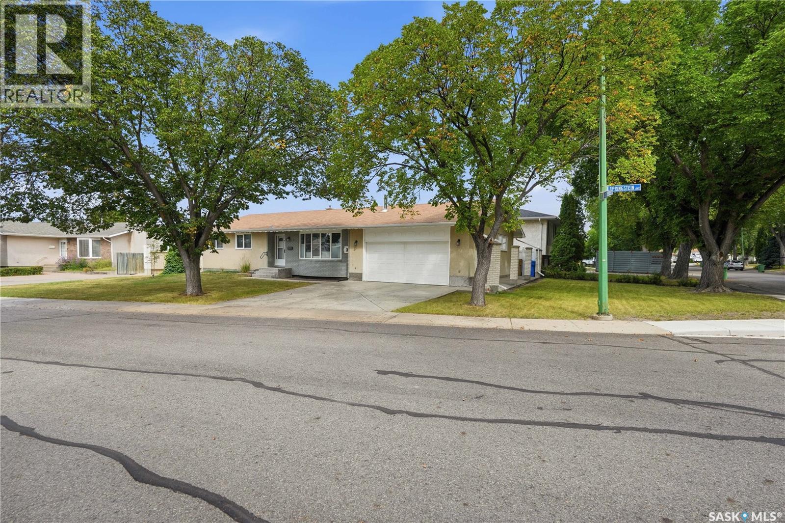 2 Springstein Avenue, Regina, SK - Outdoor With Facade