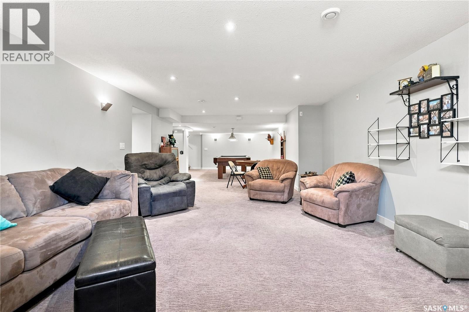 2 Springstein Avenue, Regina, SK - Indoor Photo Showing Living Room
