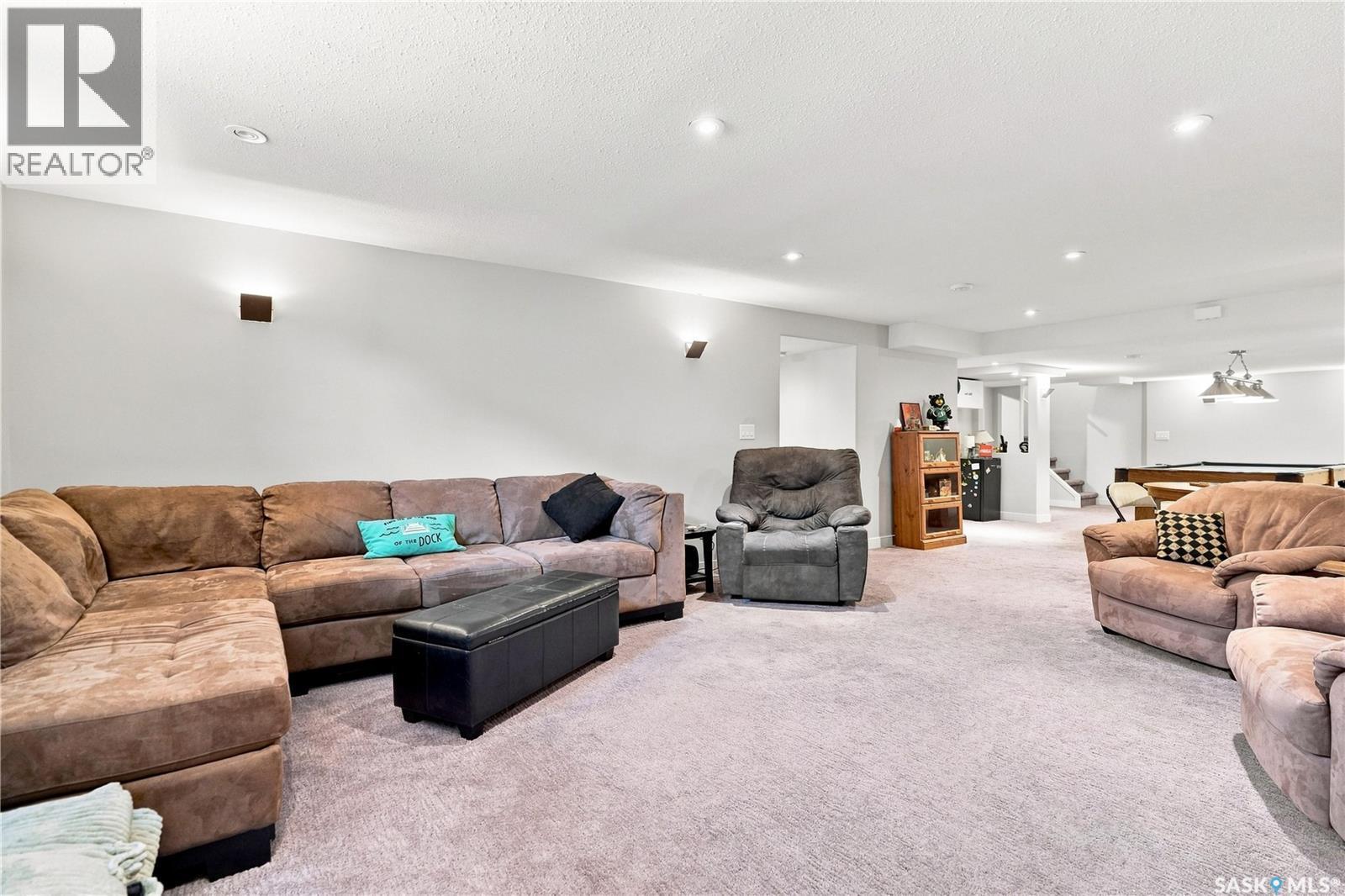 2 Springstein Avenue, Regina, SK - Indoor Photo Showing Living Room