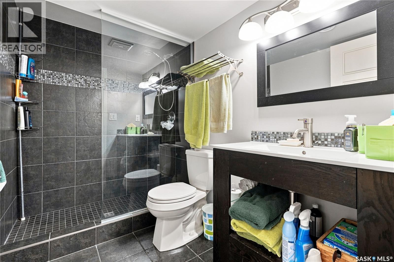 2 Springstein Avenue, Regina, SK - Indoor Photo Showing Bathroom