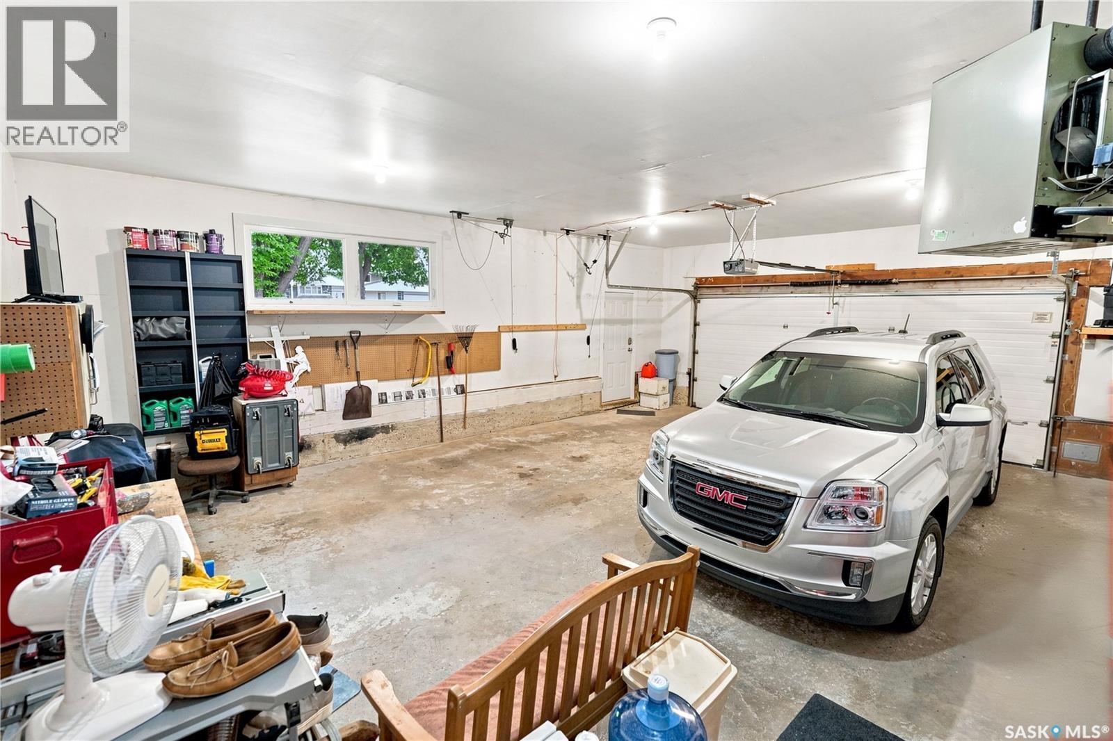 2 Springstein Avenue, Regina, SK - Indoor Photo Showing Garage