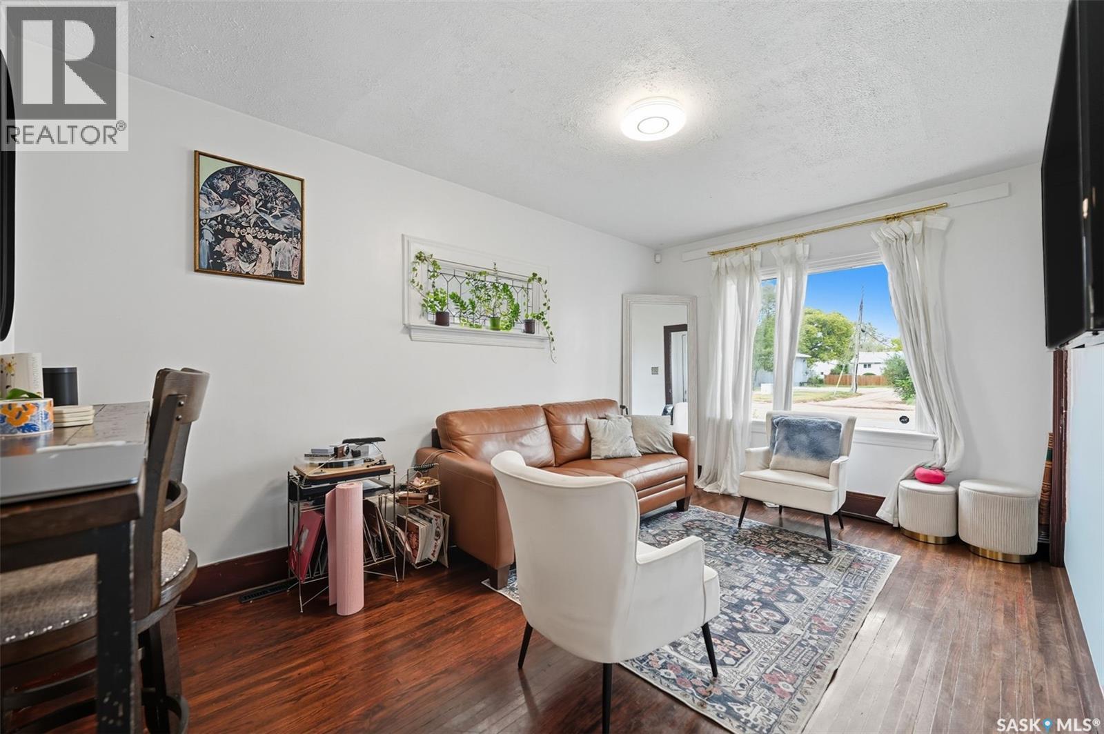 416 Taylor Street W, Saskatoon, SK - Indoor