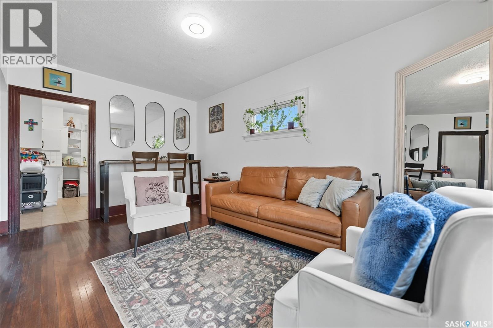 416 Taylor Street W, Saskatoon, SK - Indoor Photo Showing Living Room