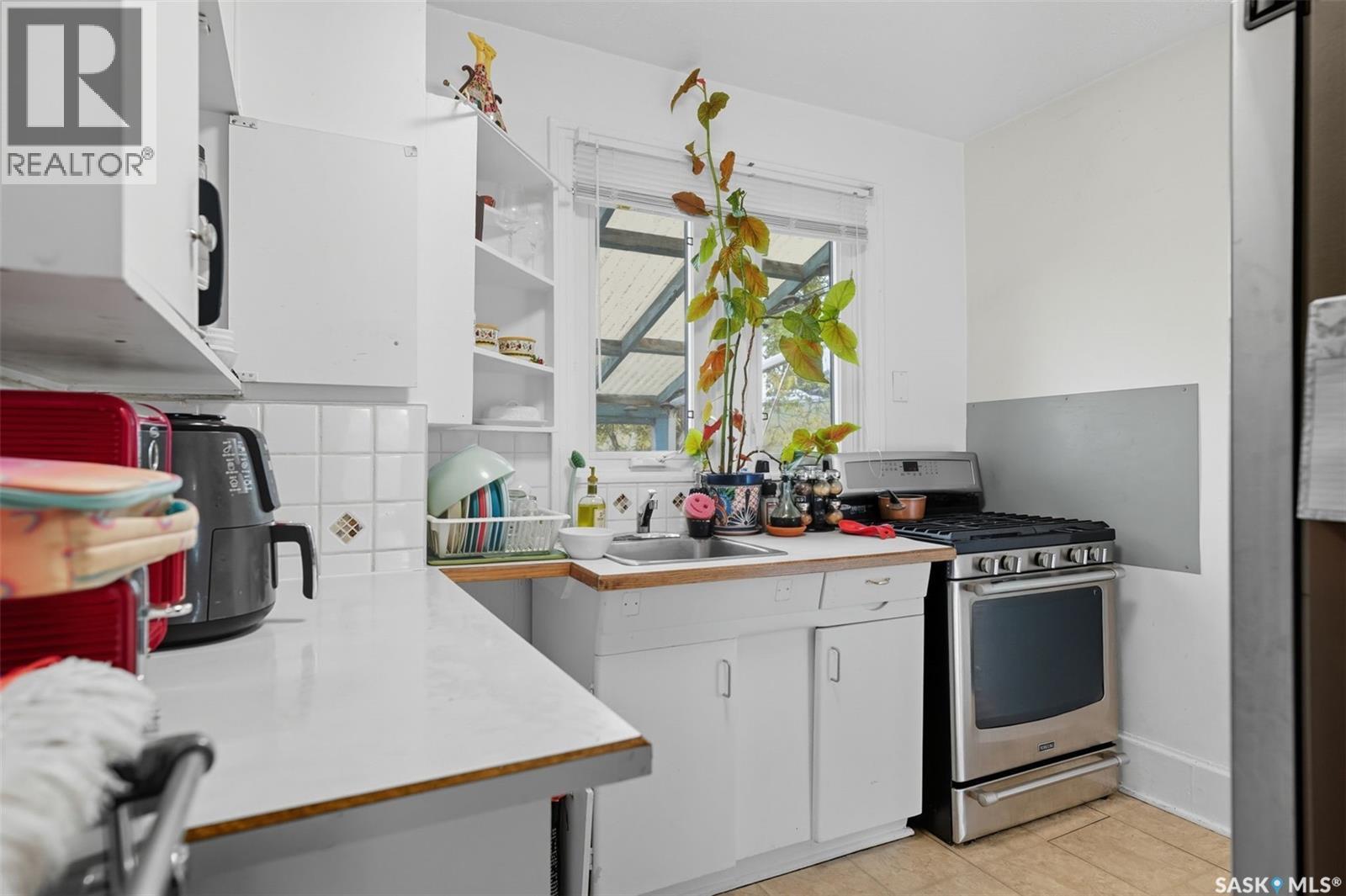 416 Taylor Street W, Saskatoon, SK - Indoor Photo Showing Kitchen