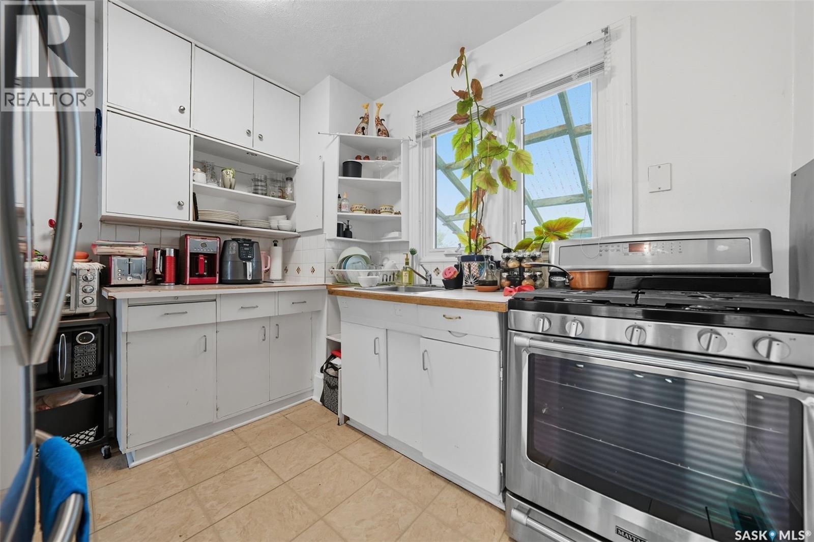 416 Taylor Street W, Saskatoon, SK - Indoor Photo Showing Kitchen