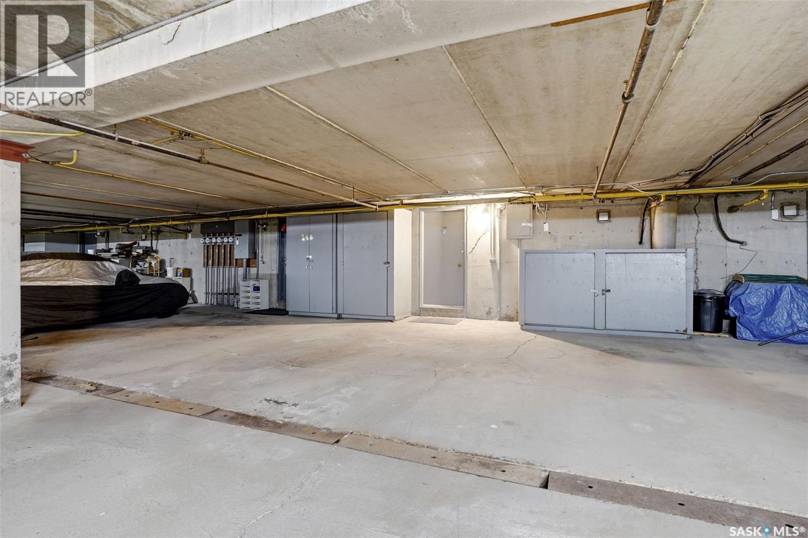 246 Plainsview Drive, Regina, SK - Indoor Photo Showing Garage