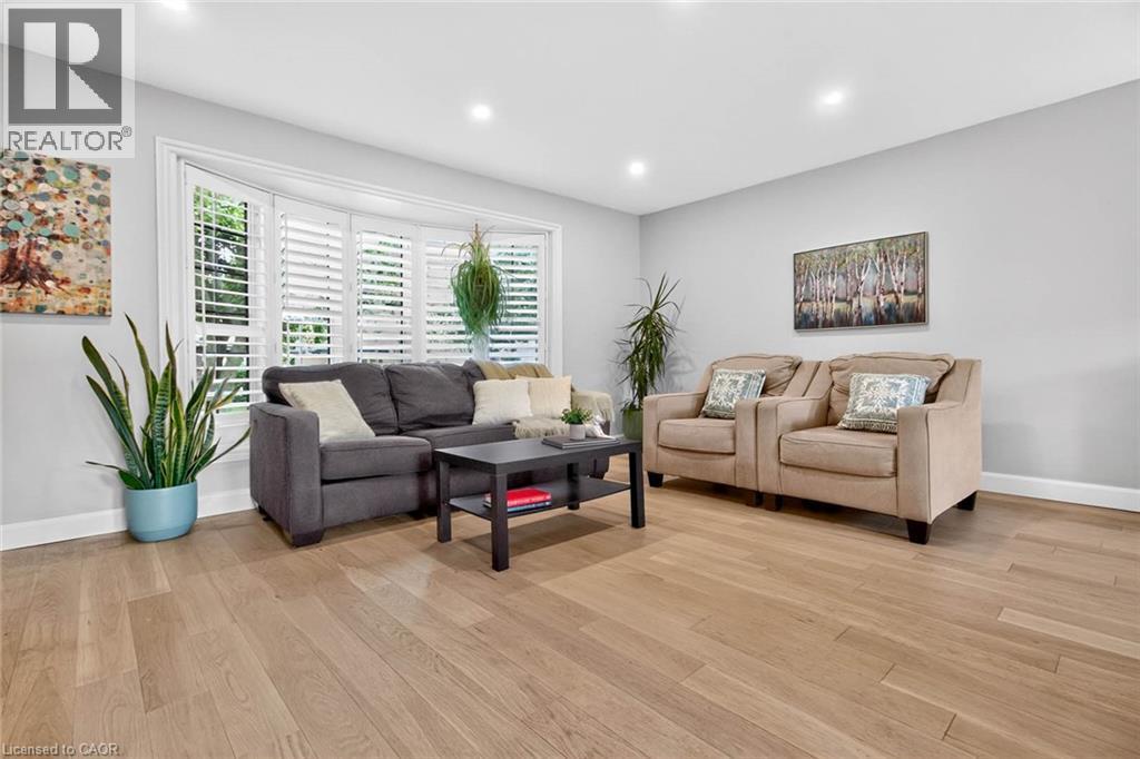 516 Kenmarr Crescent, Burlington, ON - Indoor Photo Showing Living Room