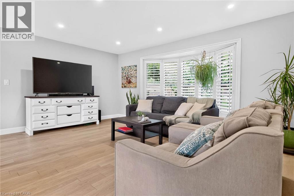 516 Kenmarr Crescent, Burlington, ON - Indoor Photo Showing Living Room