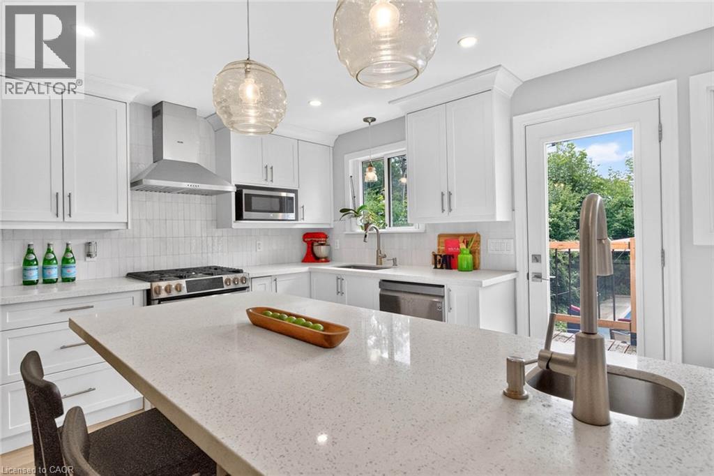 516 Kenmarr Crescent, Burlington, ON - Indoor Photo Showing Kitchen With Upgraded Kitchen