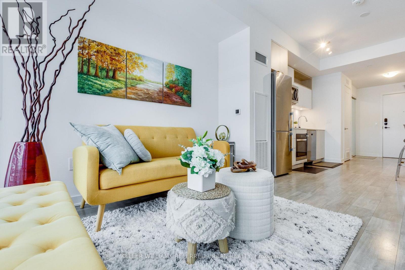 1635 - 135 Lower Sherbourne Street, Toronto, ON - Indoor Photo Showing Living Room