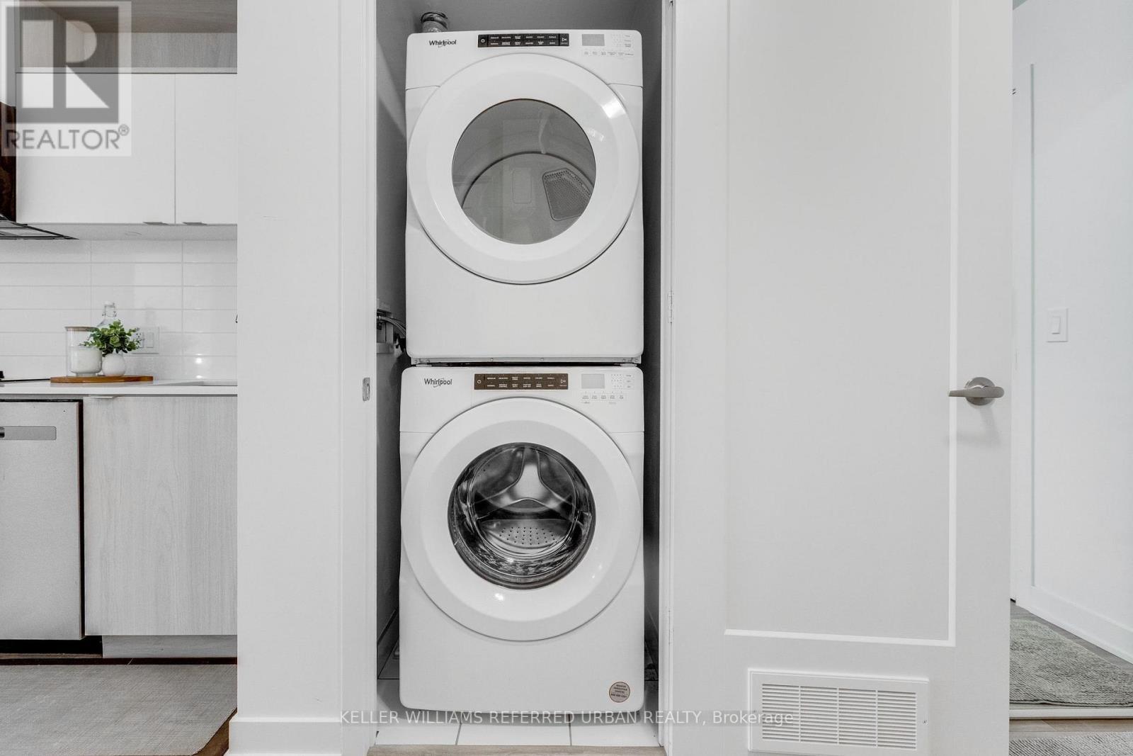 1635 - 135 Lower Sherbourne Street, Toronto, ON - Indoor Photo Showing Laundry Room