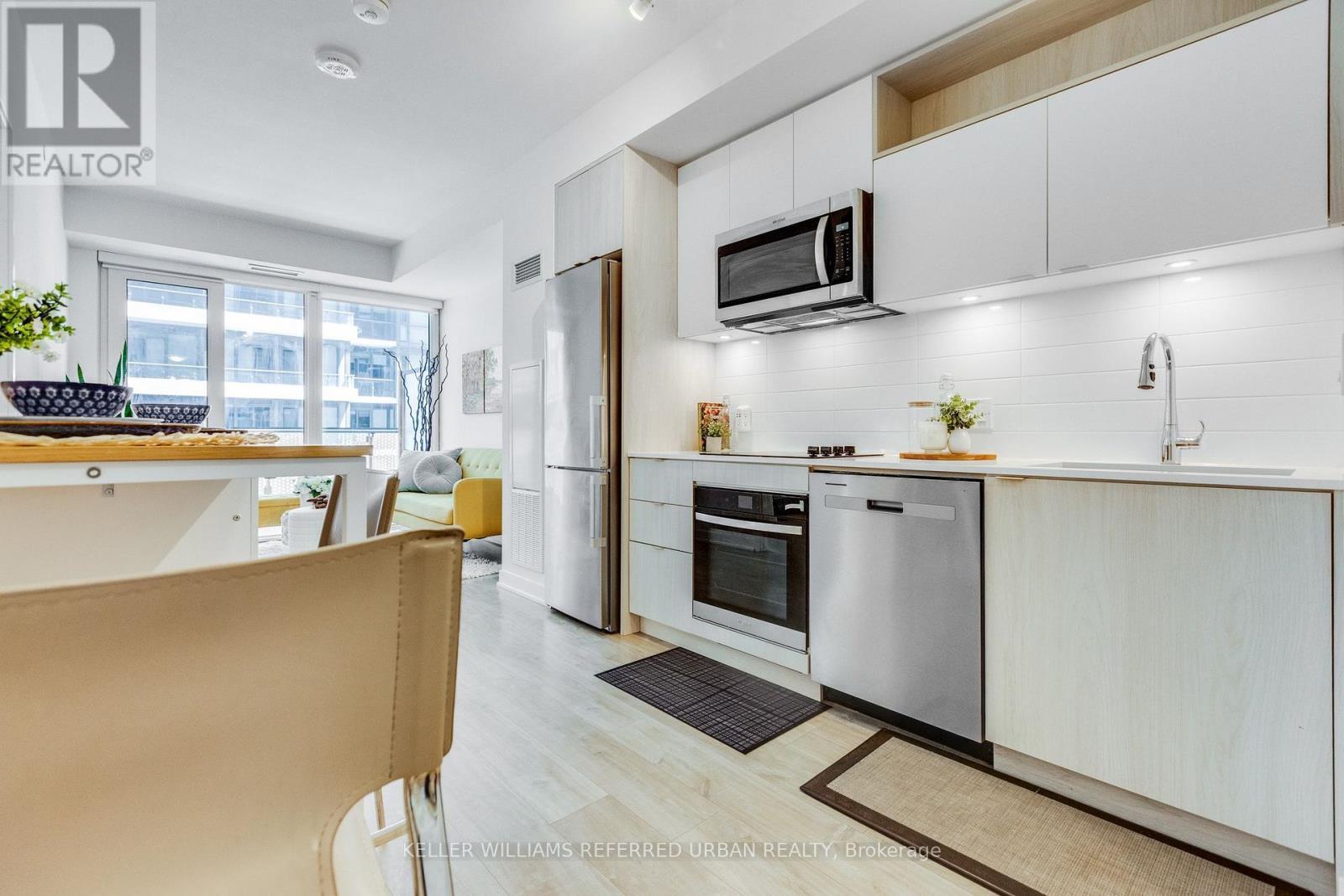 1635 - 135 Lower Sherbourne Street, Toronto, ON - Indoor Photo Showing Kitchen With Upgraded Kitchen