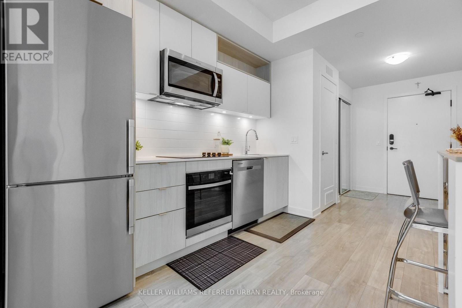 1635 - 135 Lower Sherbourne Street, Toronto, ON - Indoor Photo Showing Kitchen With Upgraded Kitchen