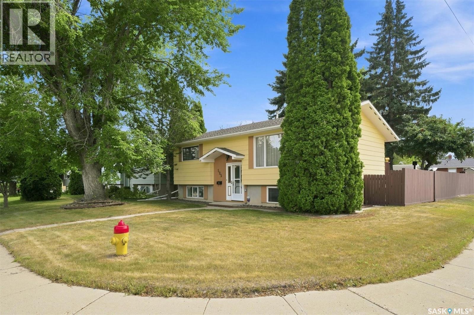 125 Arnason Crescent, Saskatoon, SK - Outdoor