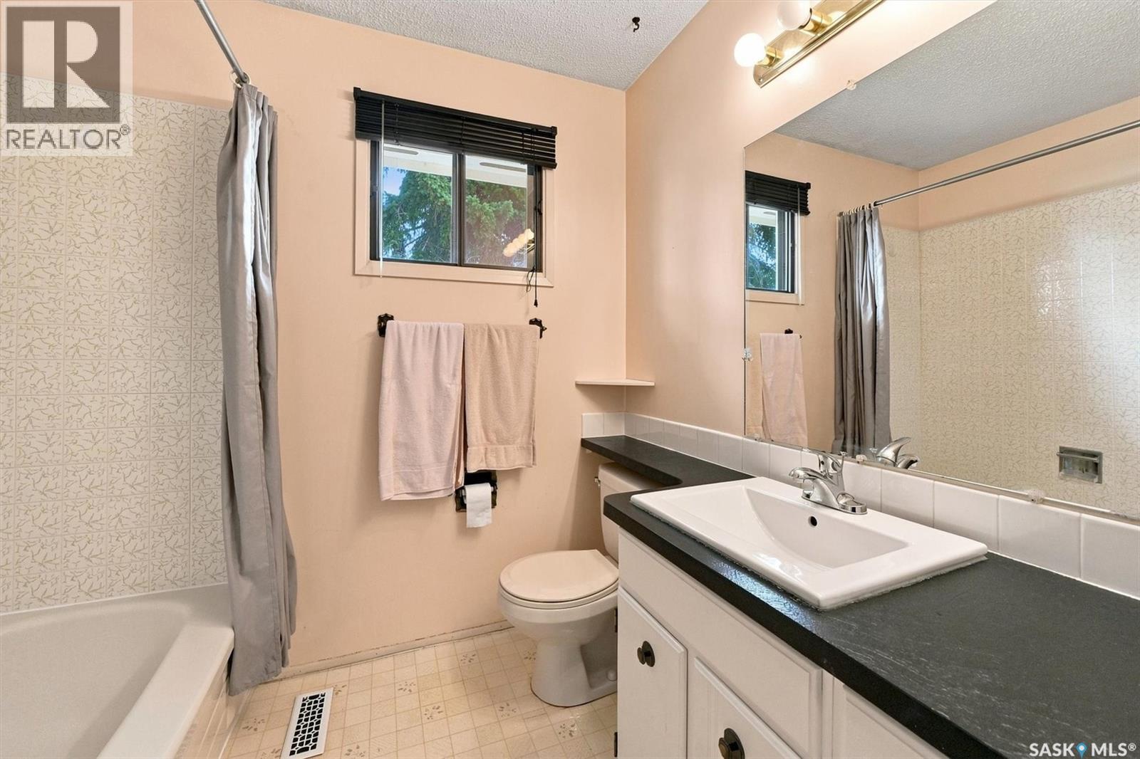 125 Arnason Crescent, Saskatoon, SK - Indoor Photo Showing Bathroom