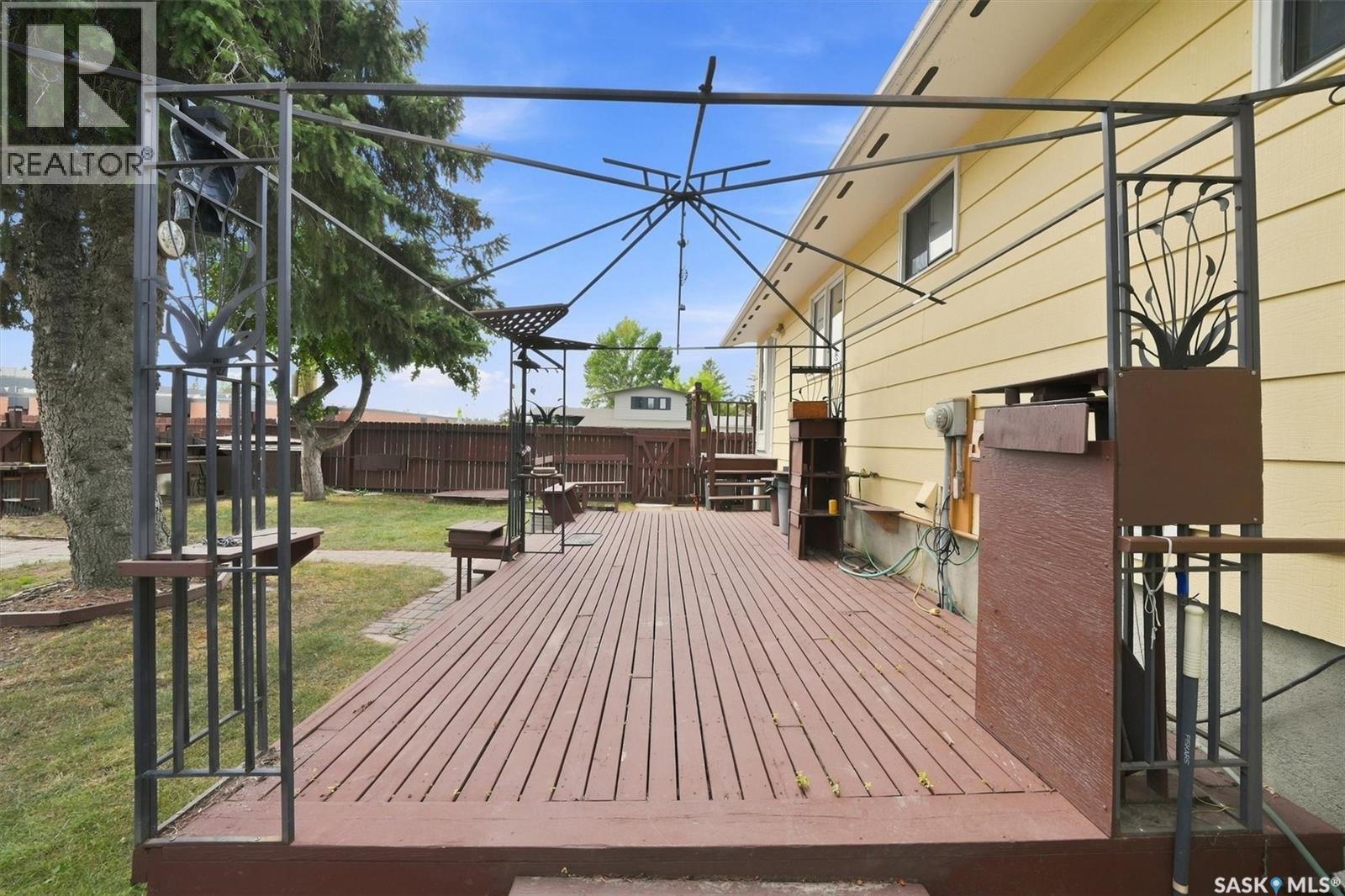 125 Arnason Crescent, Saskatoon, SK - Outdoor With Exterior