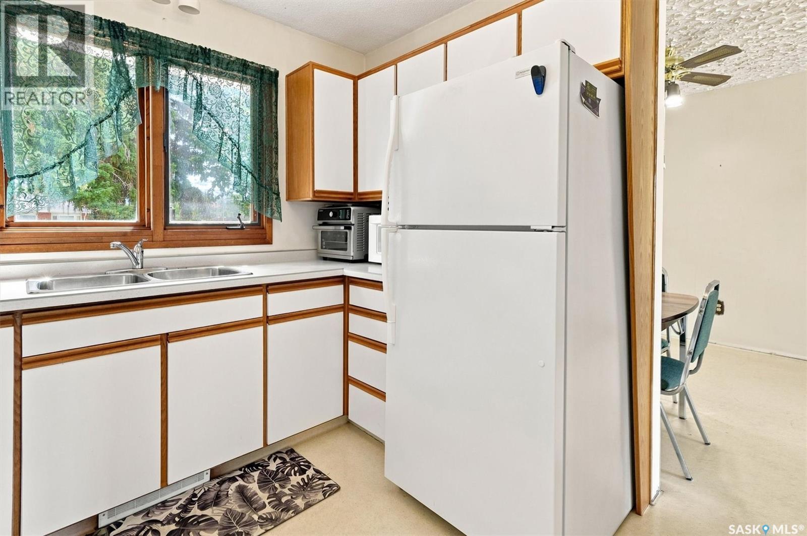 125 Arnason Crescent, Saskatoon, SK - Indoor Photo Showing Kitchen With Double Sink