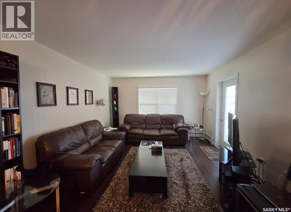 216 211 Ledingham Street, Saskatoon, SK - Indoor Photo Showing Living Room