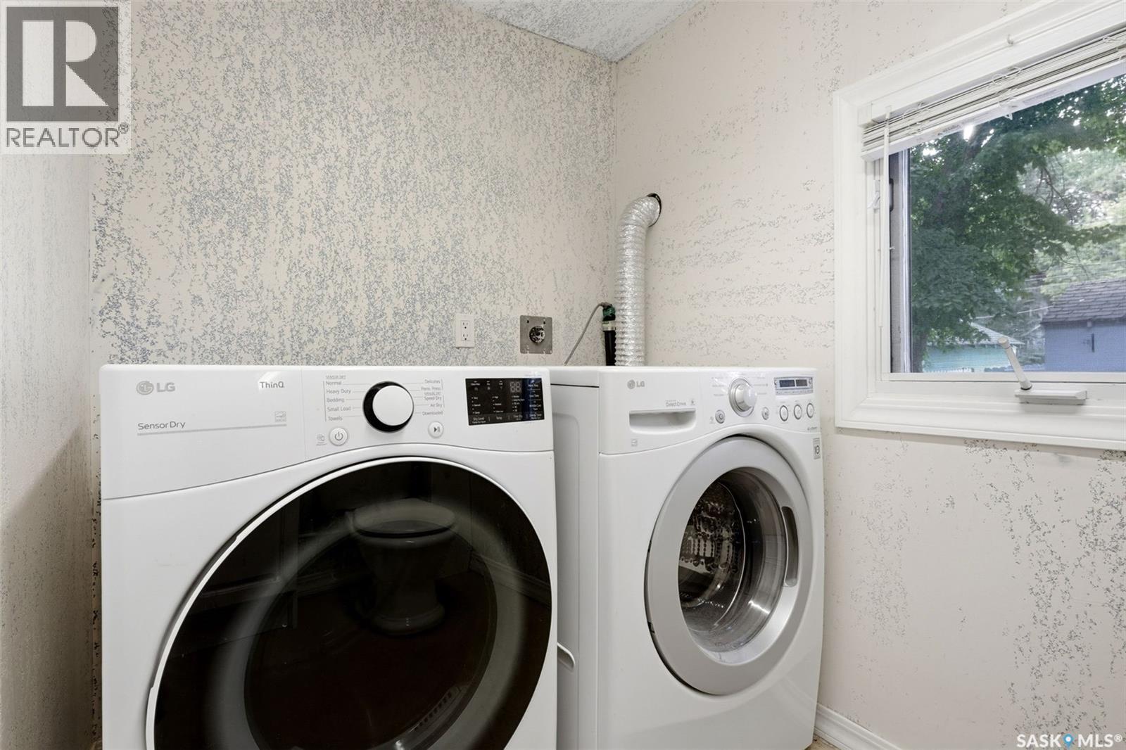 2242 Angus Street, Regina, SK - Indoor Photo Showing Laundry Room
