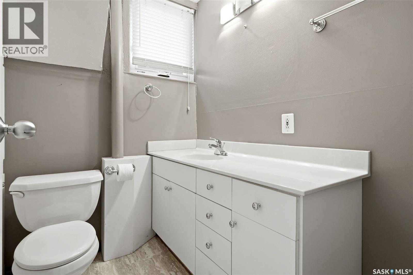 2242 Angus Street, Regina, SK - Indoor Photo Showing Bathroom