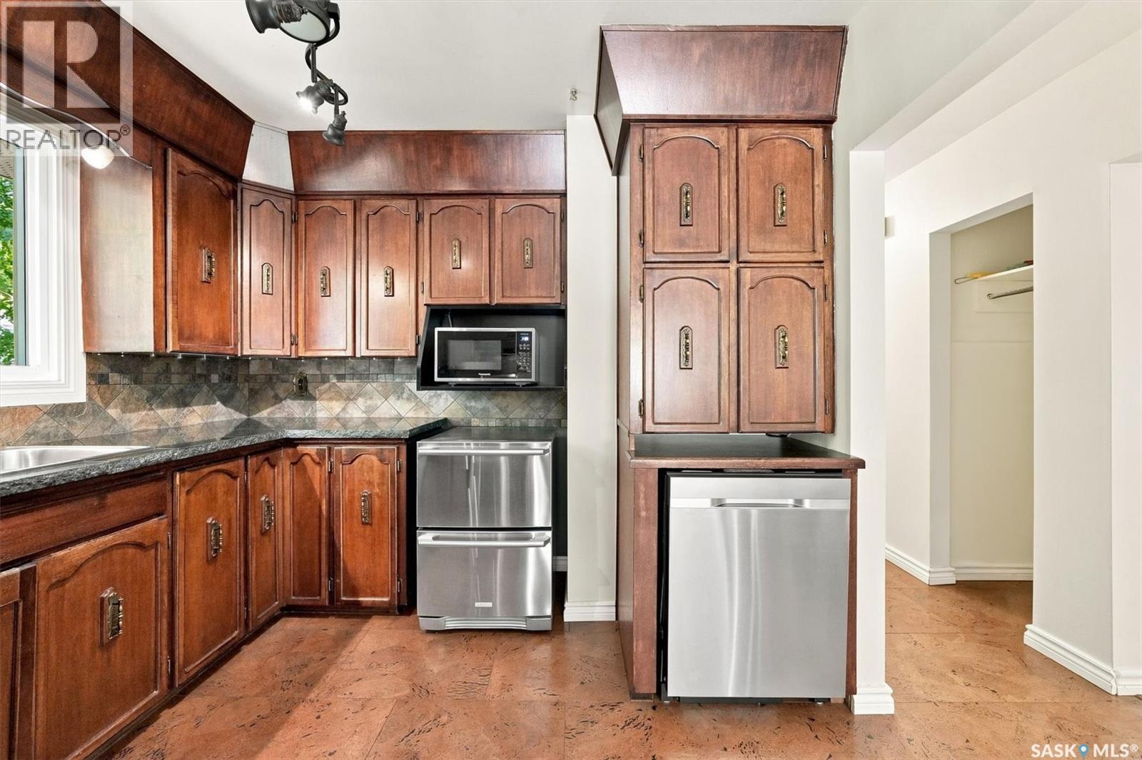 1621 Edward Avenue, Saskatoon, SK - Indoor Photo Showing Kitchen