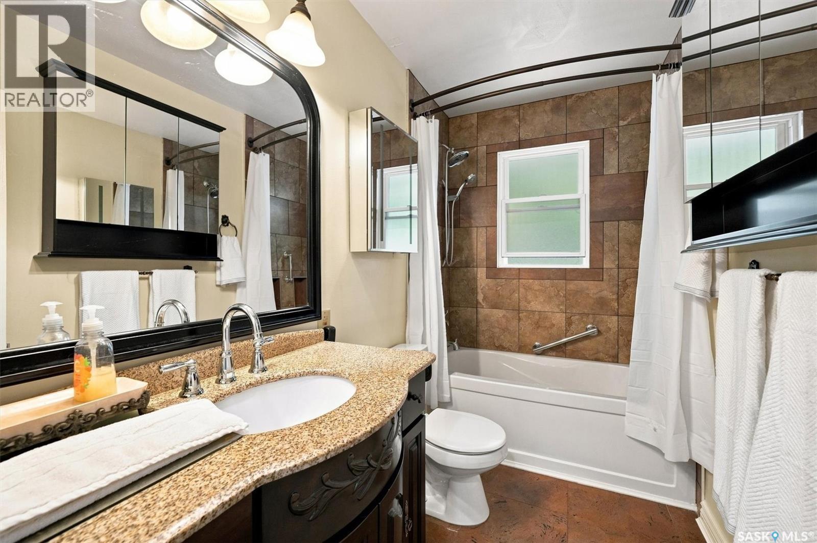 1621 Edward Avenue, Saskatoon, SK - Indoor Photo Showing Bathroom