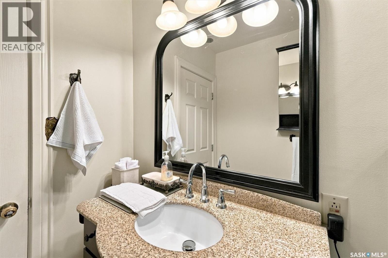 1621 Edward Avenue, Saskatoon, SK - Indoor Photo Showing Bathroom
