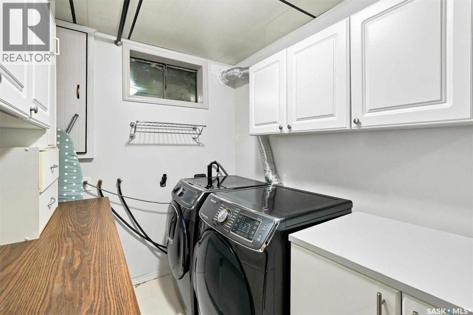 1621 Edward Avenue, Saskatoon, SK - Indoor Photo Showing Laundry Room