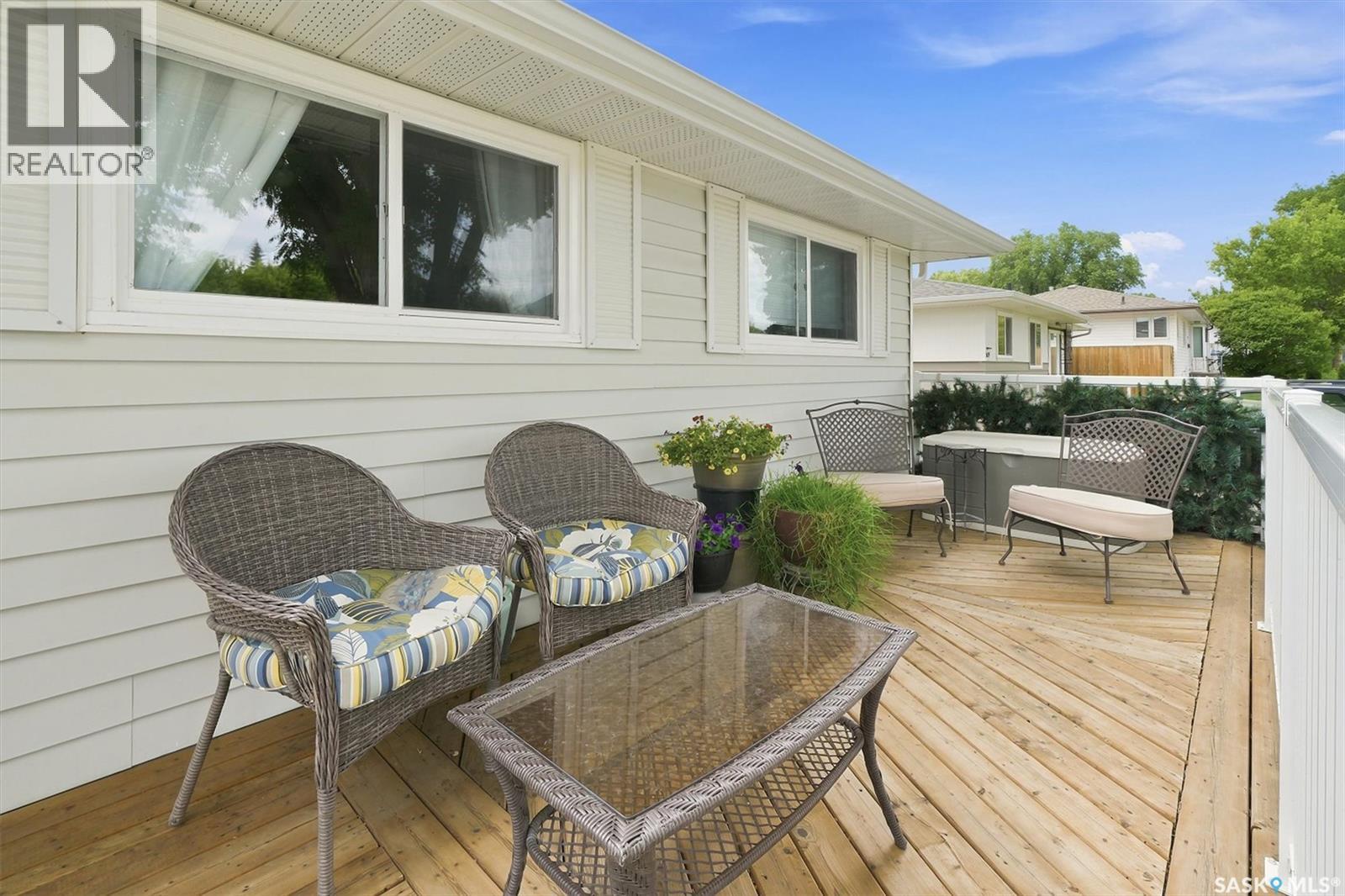 1621 Edward Avenue, Saskatoon, SK - Outdoor With Deck Patio Veranda With Exterior
