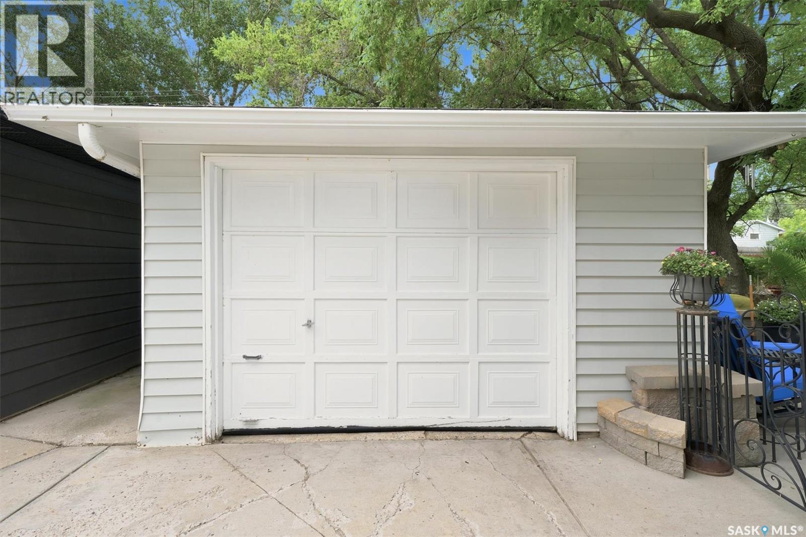 1621 Edward Avenue, Saskatoon, SK - Outdoor With Exterior
