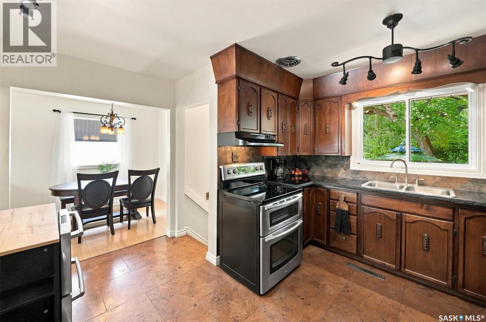 1621 Edward Avenue, Saskatoon, SK - Indoor Photo Showing Kitchen With Double Sink