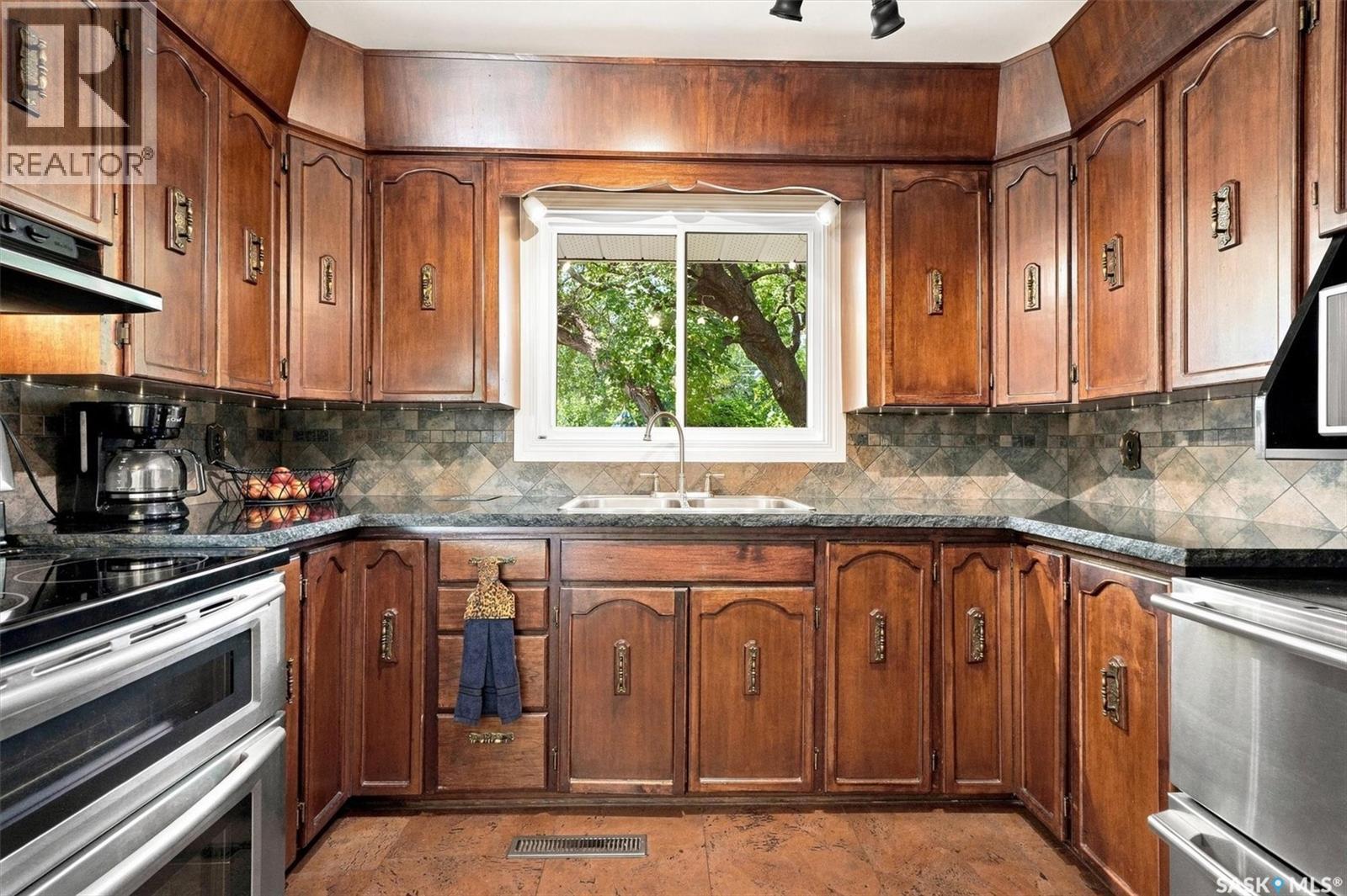 1621 Edward Avenue, Saskatoon, SK - Indoor Photo Showing Kitchen With Double Sink