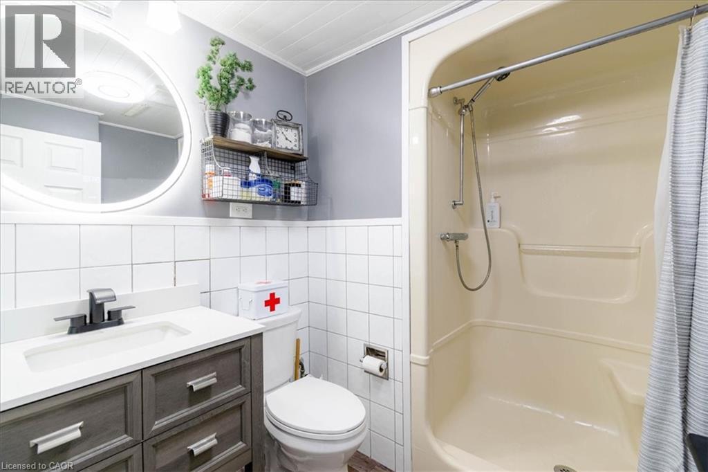 111 Decou Road, Simcoe, ON - Indoor Photo Showing Bathroom